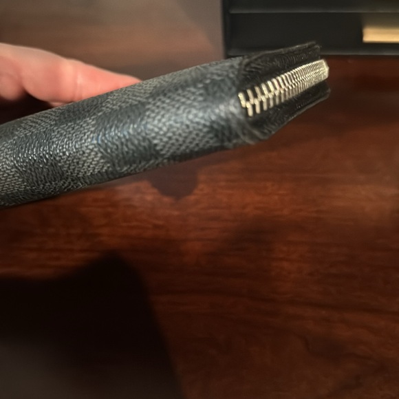 Graphite Louis Vuitton zippy wallet - Picture 7 of 13